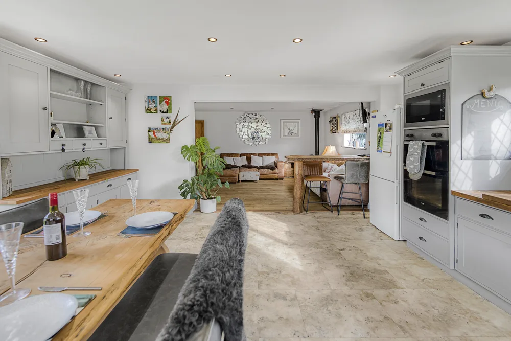 Kitchen with large work surfaces — Vancouver, Brockley