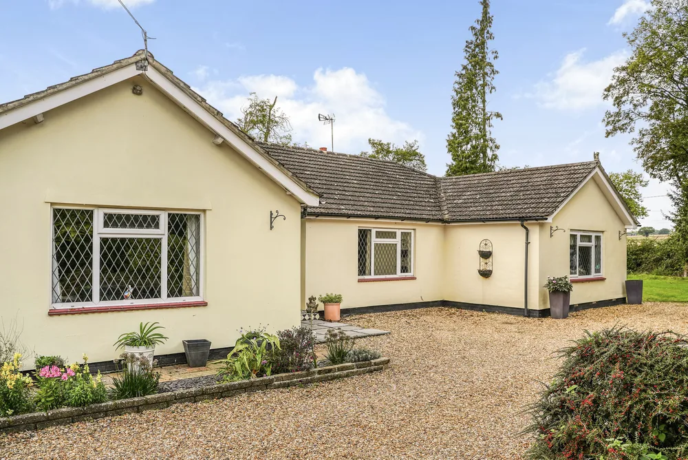 Bungalow exterior and lawn — Vancouver, Brockley