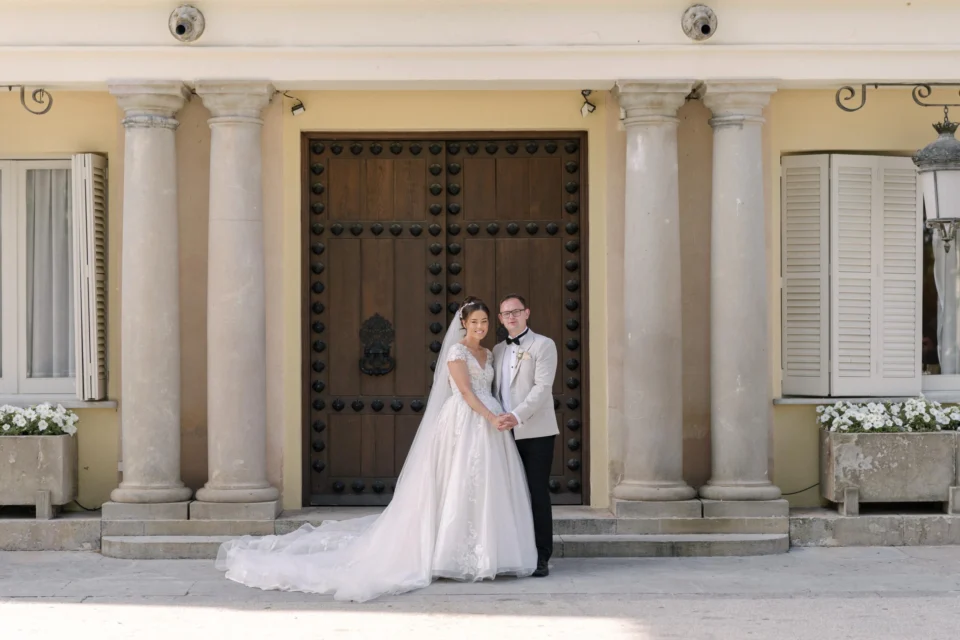 Ellie and Ernie framed by the mansion entrance