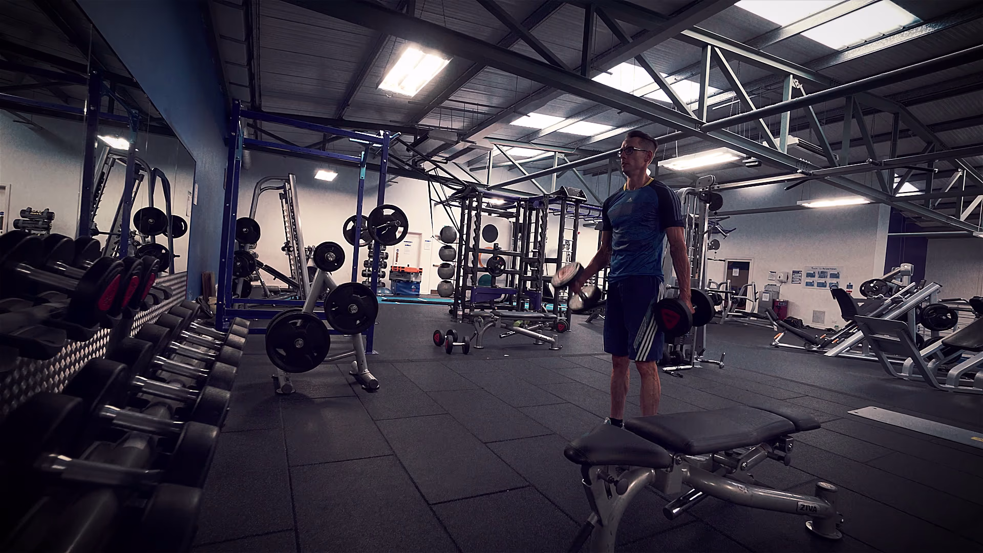 Wide view of a JD Fitness gym training session