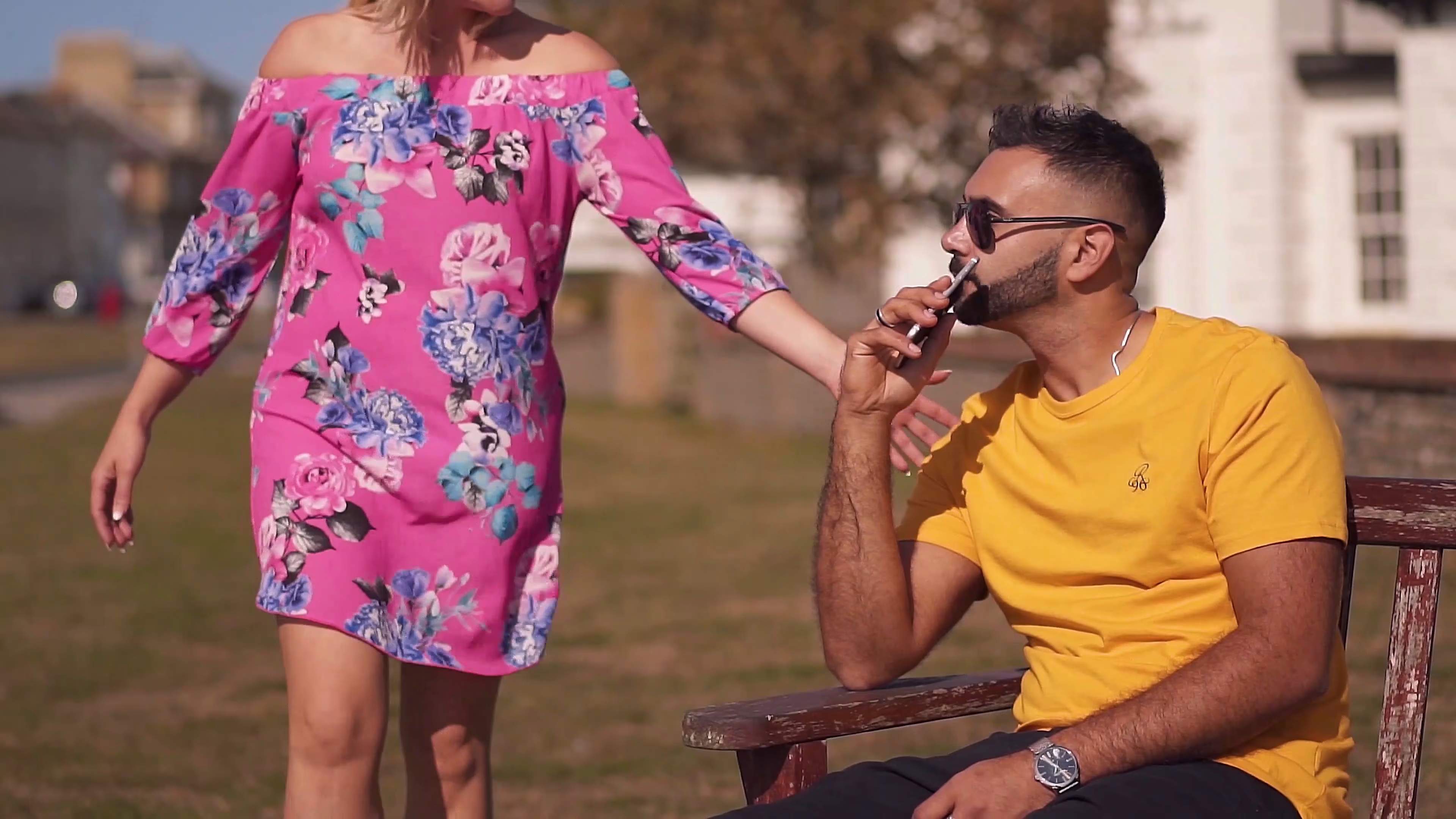 Jake kissing Lisa's hand during their seaside date