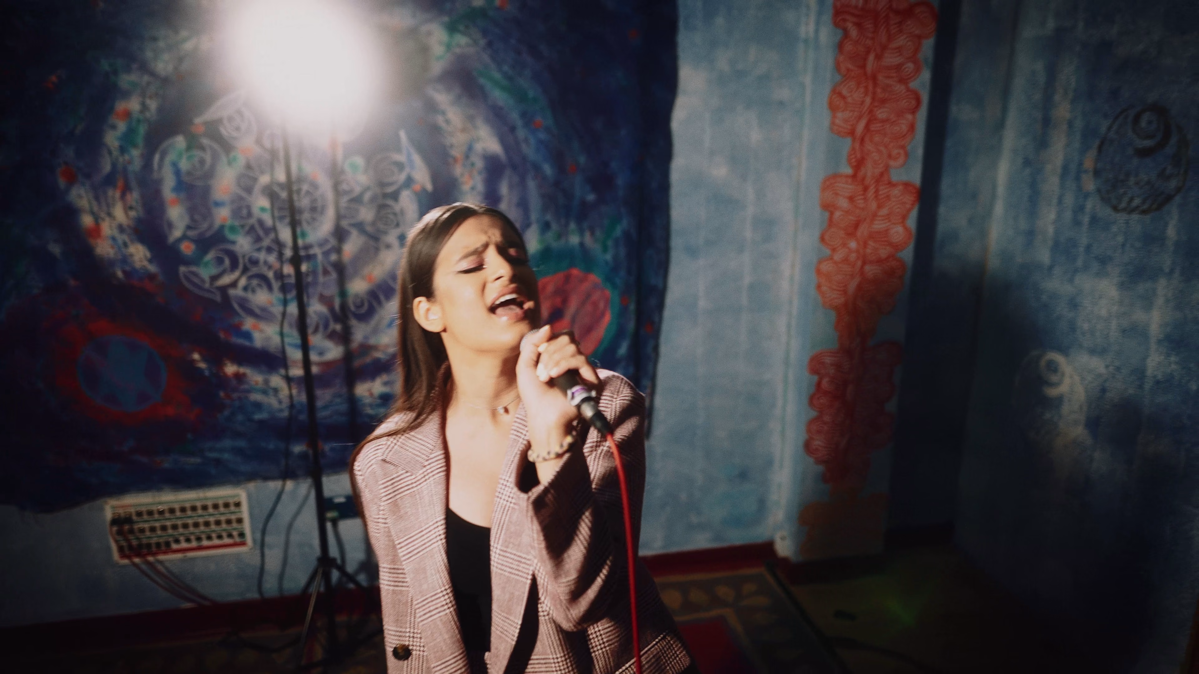 Wide studio composition from RIDI Creep cover video