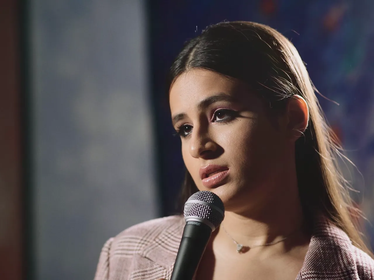 Close shot of the singer at the microphone